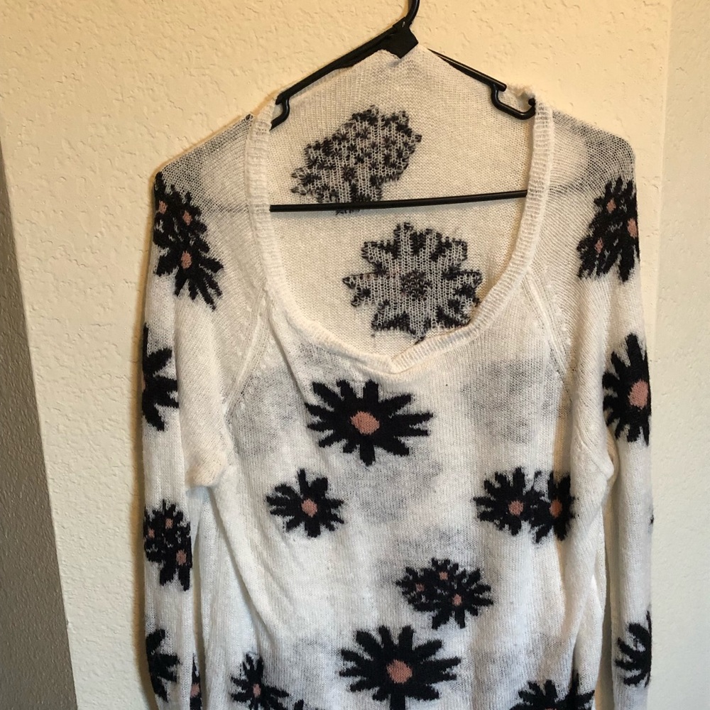 Cute Daisy Sweater - women’s M!